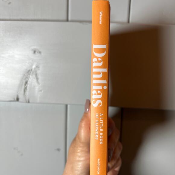 Dahlias a Little Book of Flowers - Tara Austen Weaver - Picture 3 of 7